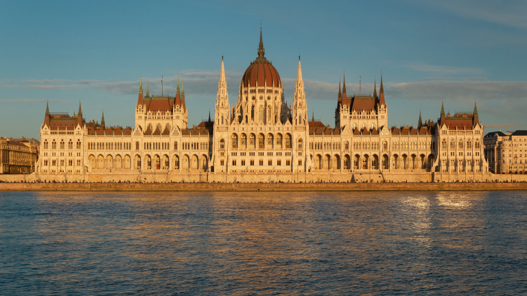 Országház_(Hungarian_Parliament_Building)(2)-2.jpg